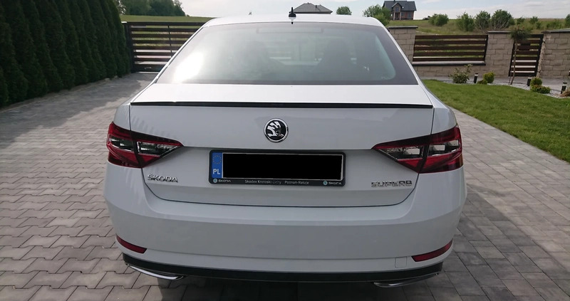 Skoda Superb cena 87000 przebieg: 222000, rok produkcji 2016 z Łobez małe 92
